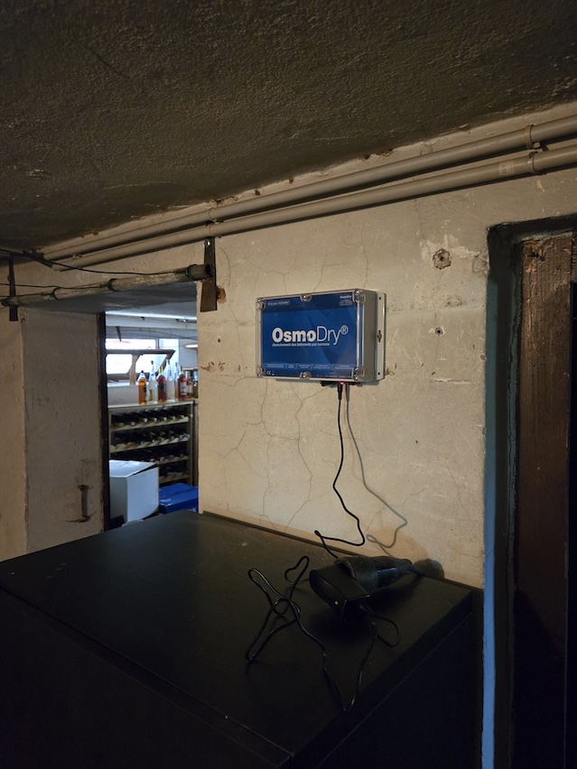 Boîtier OsmoDry posé en sous-sol