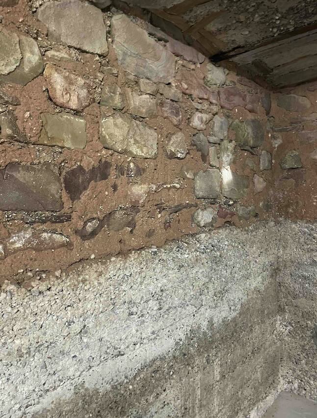 Mur extérieur dégradé par l'humidité